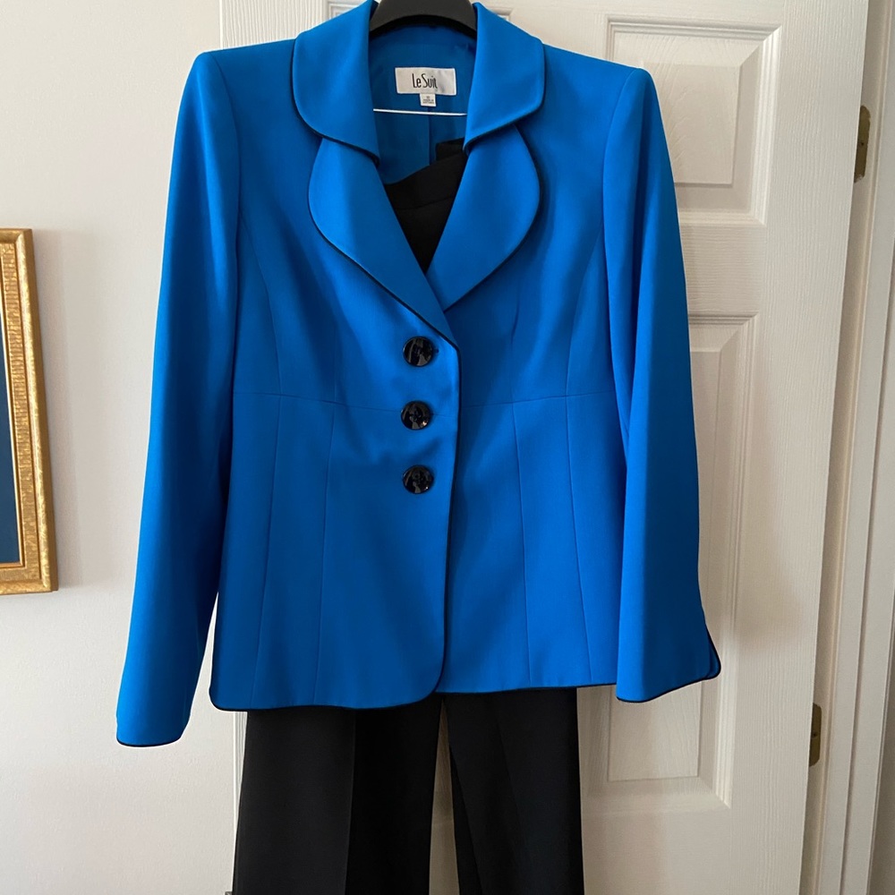 Women’s 2 piece pantsuit